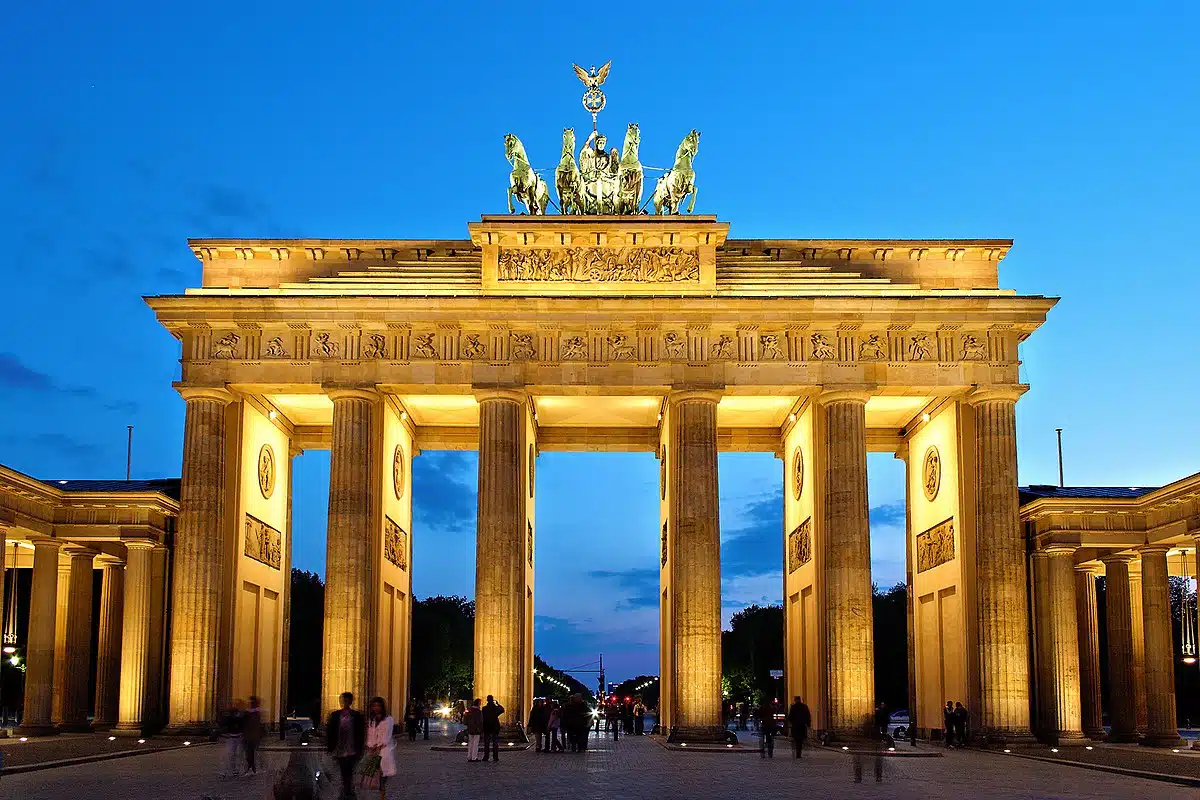 Reichstag Top 1 Tourist Destination of Berlin – Have a Dazzling Tour!